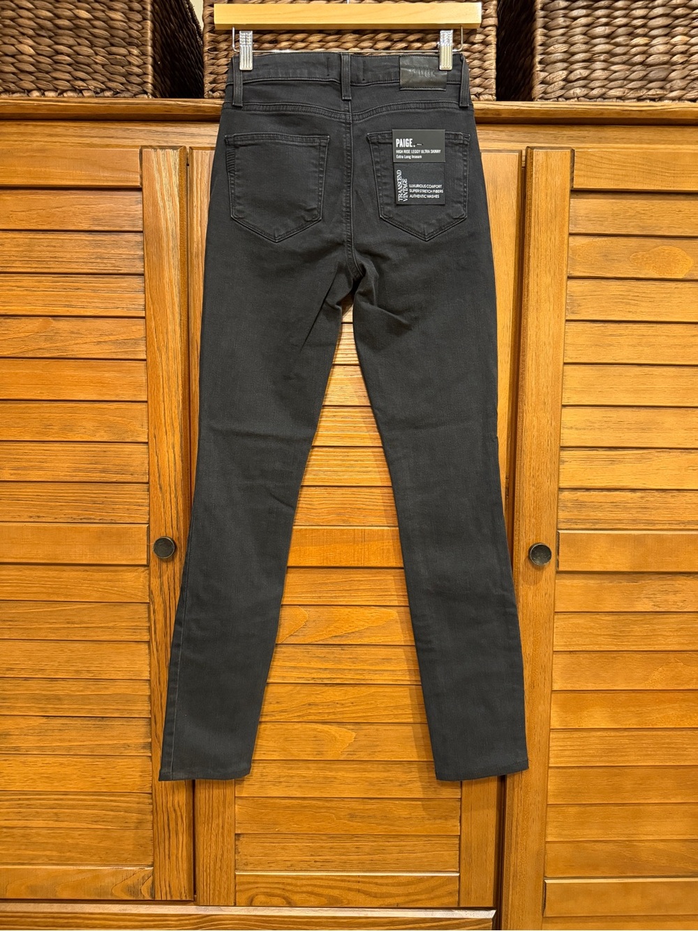 PAIGE Women’s high rise Black Skinny Jeans 24